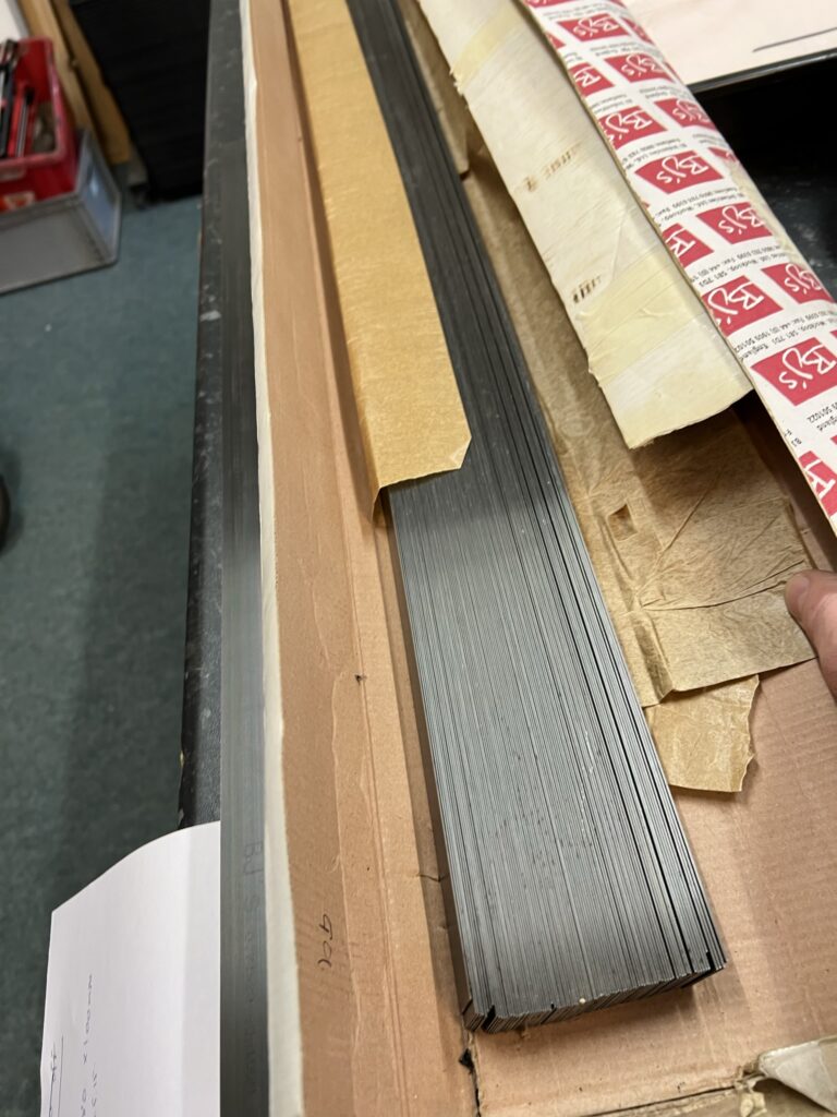 Cardboard cutting rule