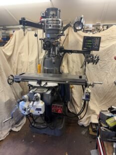 Bridgeport Series 1 knee milling machine in really good condition.